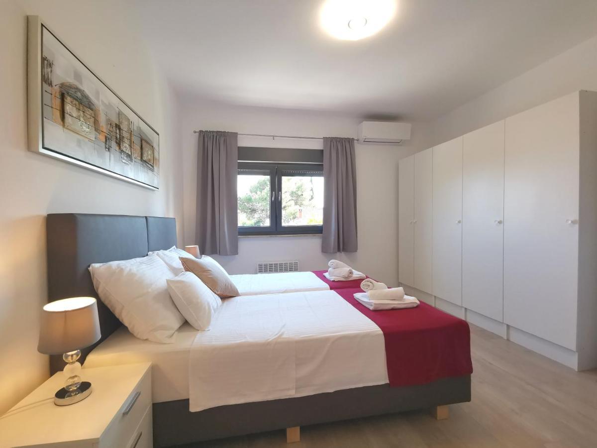 PUY Apartment Pineta With Terrace & Park Wood View מראה חיצוני תמונה