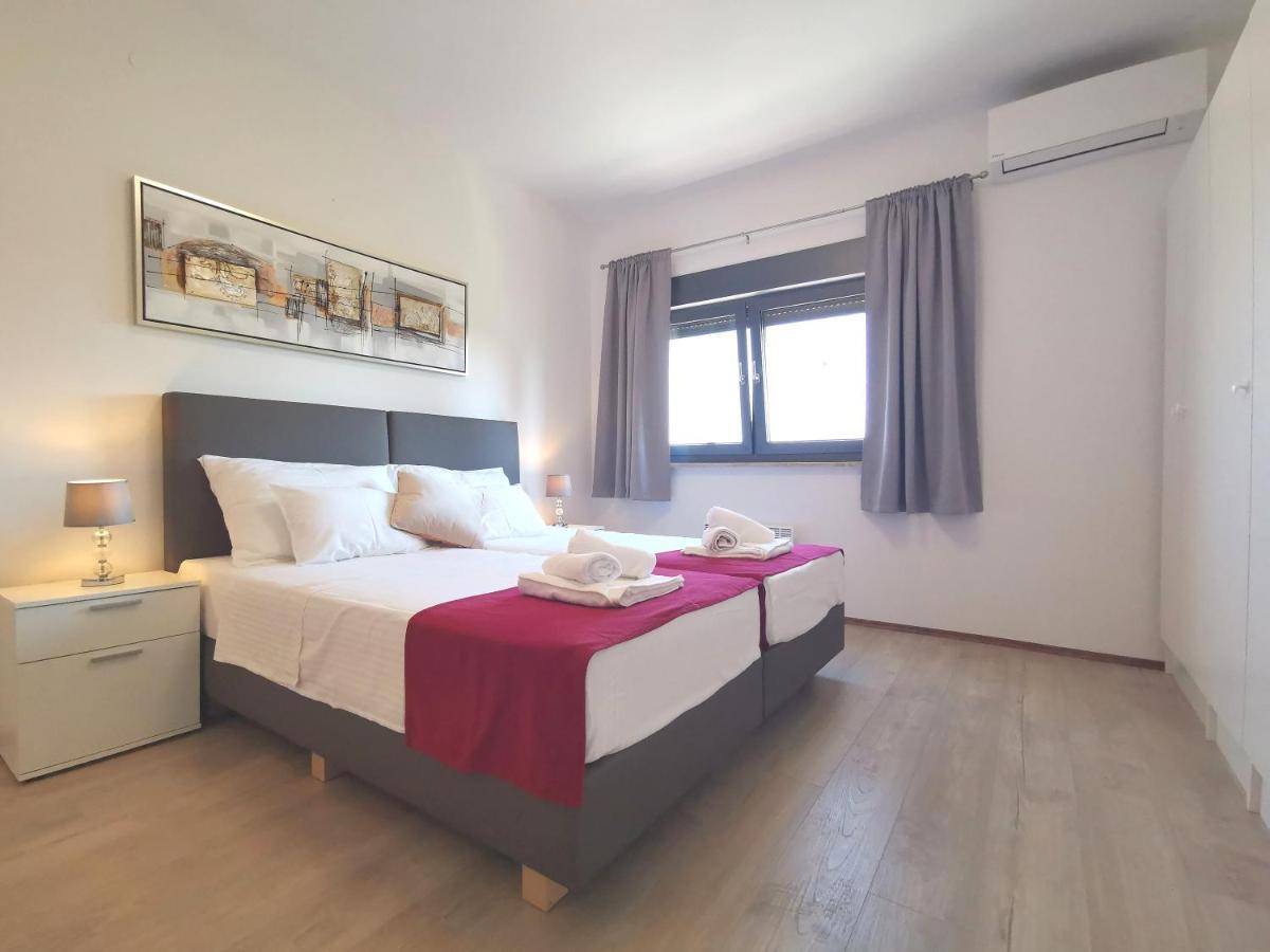 PUY Apartment Pineta With Terrace & Park Wood View מראה חיצוני תמונה